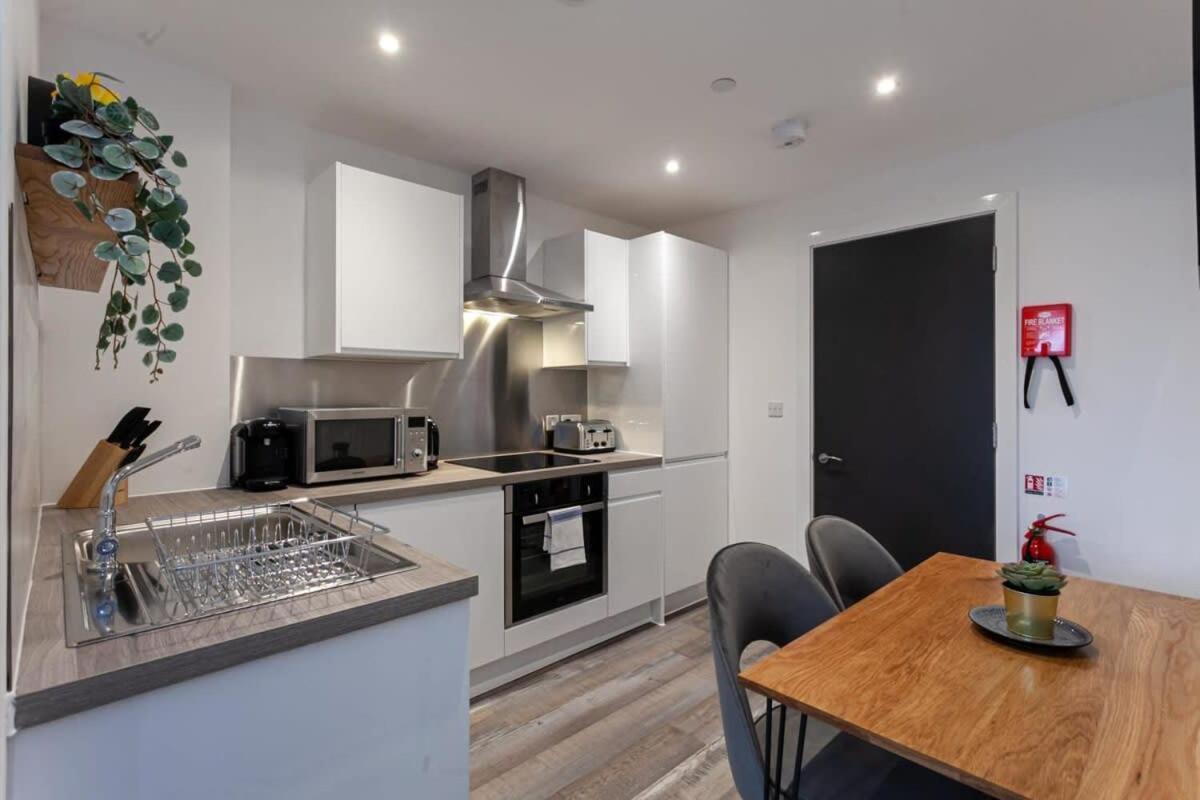 Stunning 2 Bed Flat 5Min To Old Trafford Stadium Manchester Exteriör bild