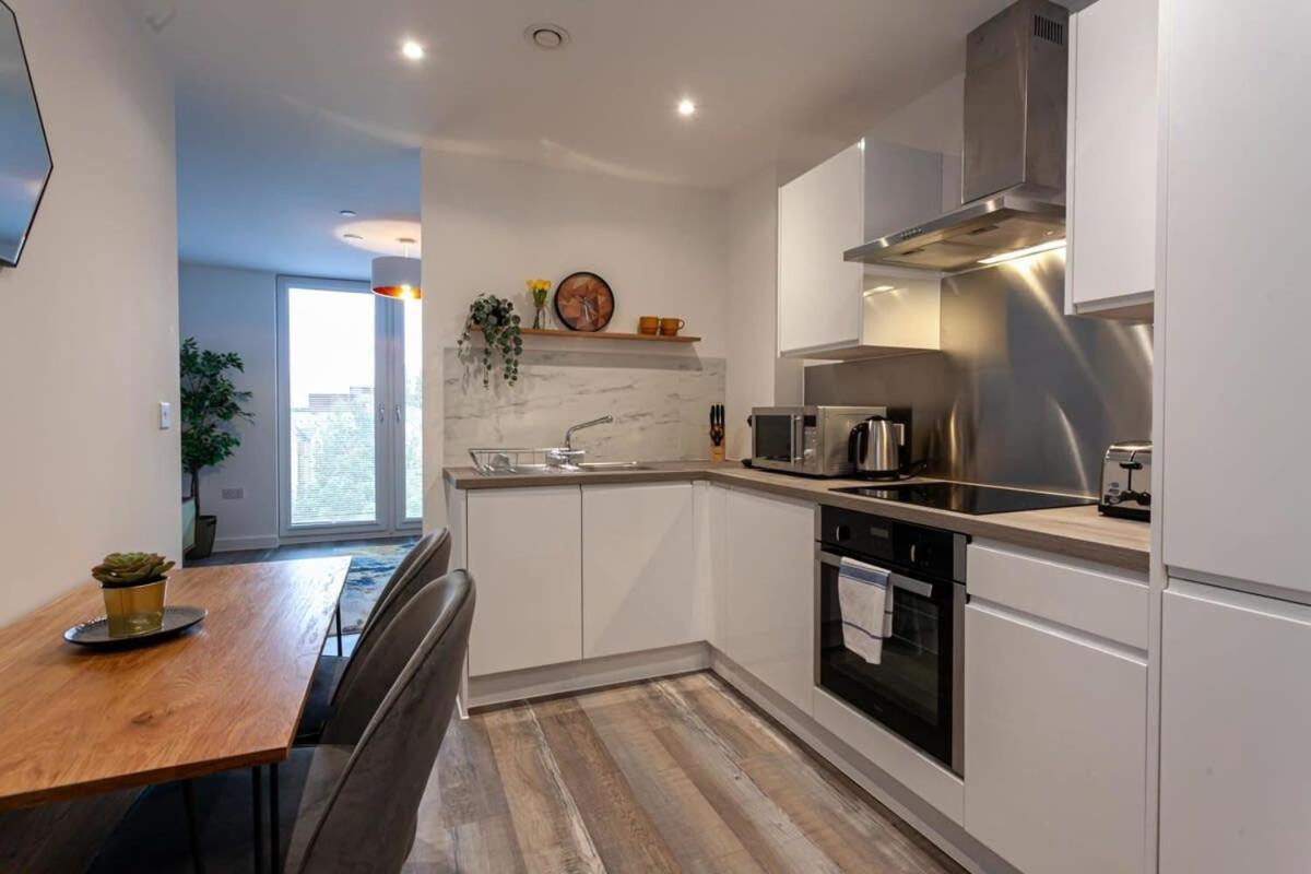 Stunning 2 Bed Flat 5Min To Old Trafford Stadium Manchester Exteriör bild