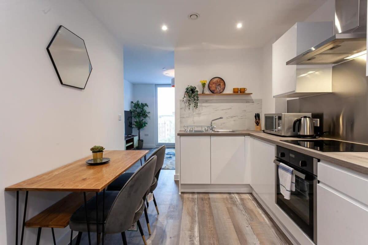 Stunning 2 Bed Flat 5Min To Old Trafford Stadium Manchester Exteriör bild
