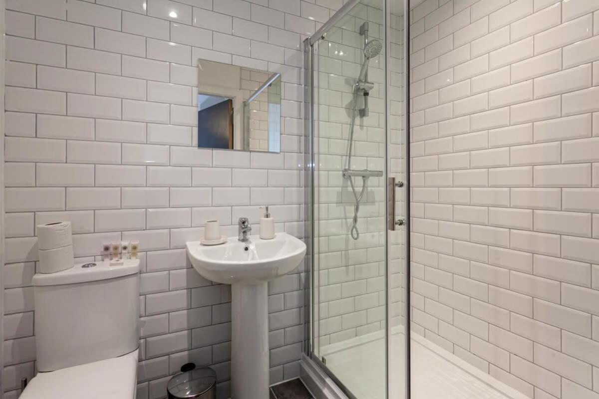 Stunning 2 Bed Flat 5Min To Old Trafford Stadium Manchester Exteriör bild